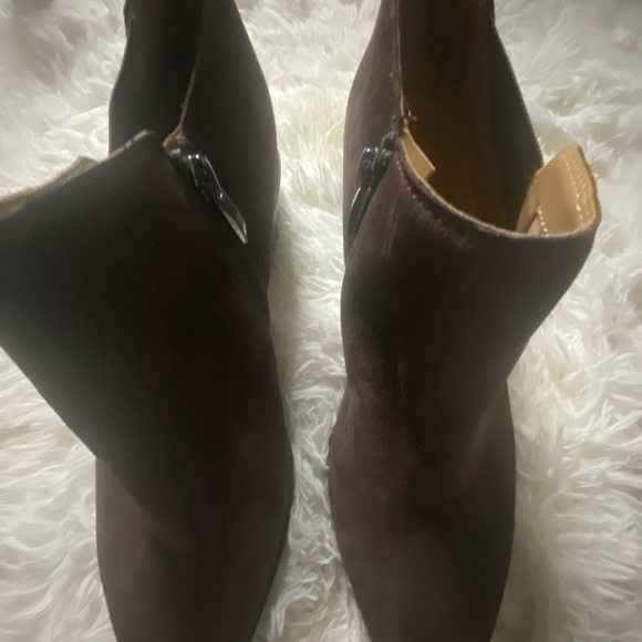 2/$20 Franco Sarto Women’s Booties in excellent condition, hardly worn Size 8.5W - Picture 3 of 3